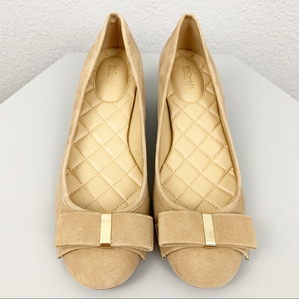 Michael KORS Kiera Block Heel Bow Pumps - Picture 3 of 8